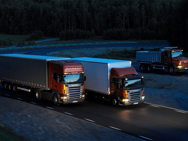 http://cargo.bold-themes.com/transport-company/wp-content/uploads/sites/2/2015/09/Three-orange-Scania-trucks-640x480.jpg