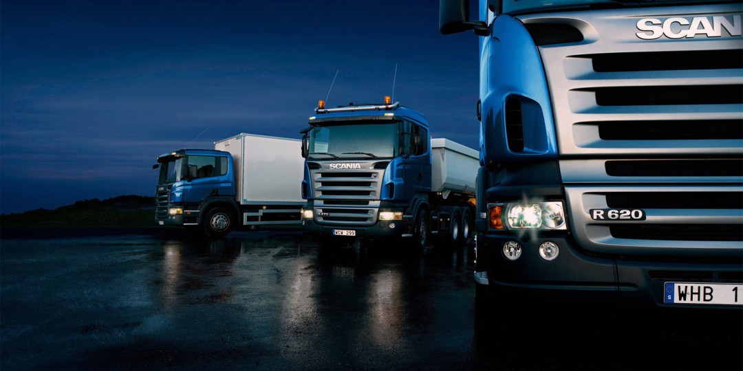 http://cargo.bold-themes.com/transport-company/wp-content/uploads/sites/2/2015/09/Three-trucks-on-blue-background-1080x540.jpg