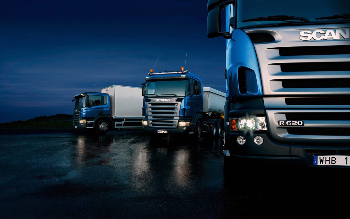 http://cargo.bold-themes.com/transport-company/wp-content/uploads/sites/2/2015/09/Three-trucks-on-blue-background-1200x750.jpg